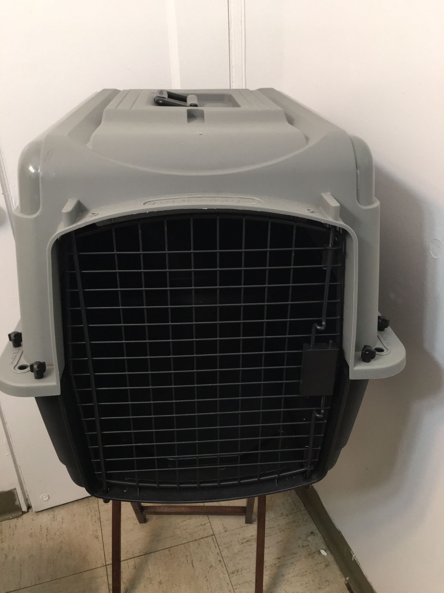 Petmate Ultra Vari Dog Kennel Size: 32L x 22”W x 24”H