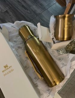 Set The Messi x Stanley 1913 Ideal Mate Bottle | 1.3 QT Messi Stanley Legacy. + Messi Classic 8oz Mate Mug