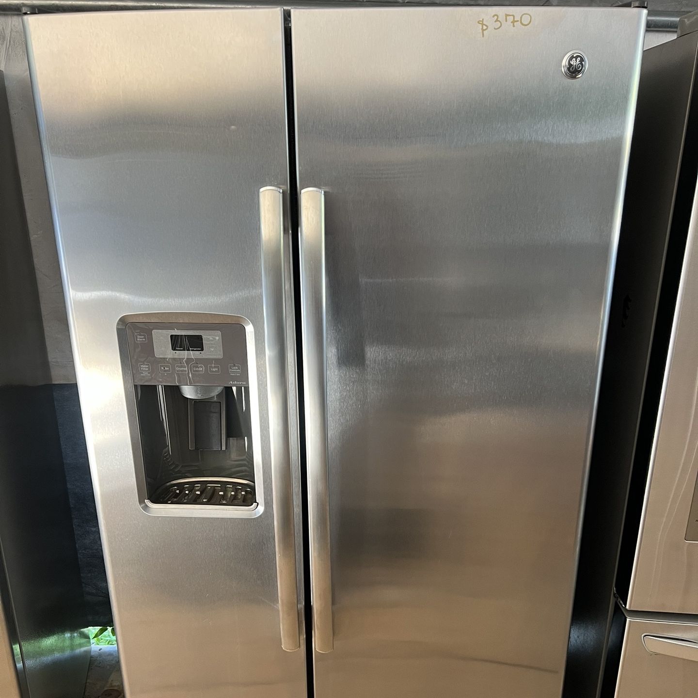 Ge Side/side Refrigerator   60 day warranty/ Located at:📍5415 Carmack Rd Tampa Fl 33610📍