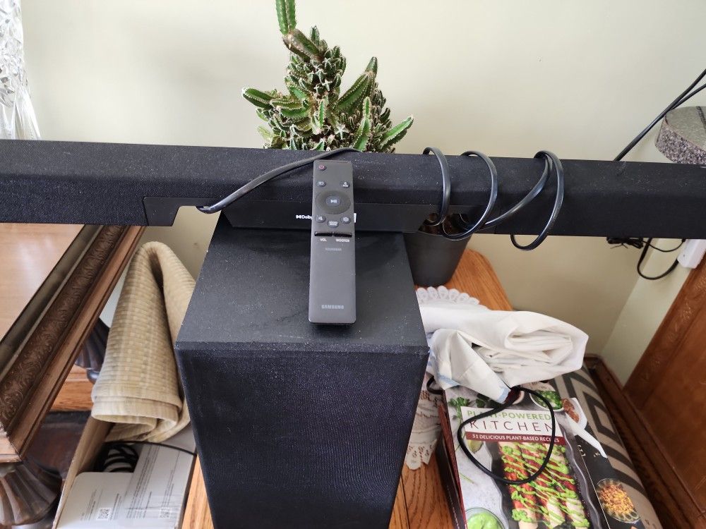Samsung Soundbar And Woofer With Remote