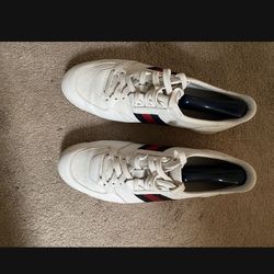 GUCCI SNEAKERS ( SIZE 10 )