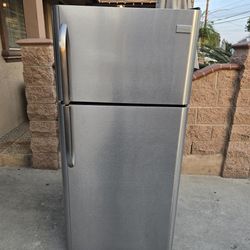 3MONTHS WARRANTY 30X30X66 FRIGIDAIRE FRIDGE 18CUFT SILVER 