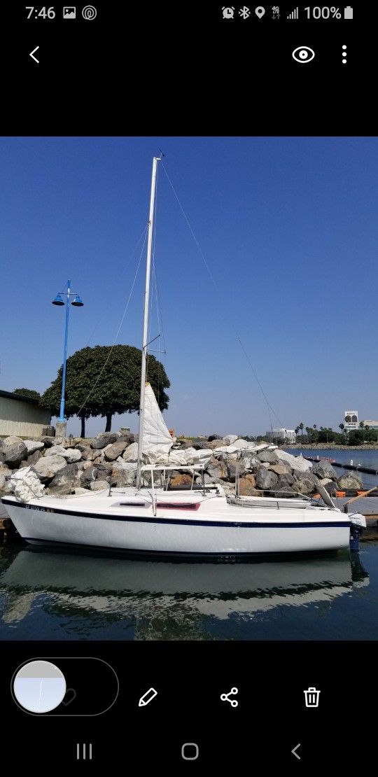 26 Foot Magregor Sailboat On Trailer 9 Hp Outboard Not Included.