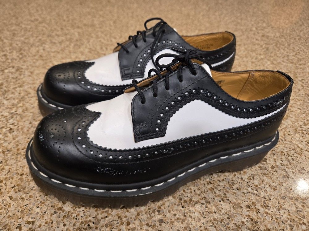 Title: Dr. Martens Black & White Women’s Wingtip Dress Shoes – Size ___ (Low Top)
Description:
Classic and stylish Dr. Martens women’s low-top dress