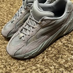 Yeezy Boost 700 V2 Size 9