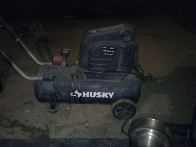 Husky 8 Gallon Air Compressor