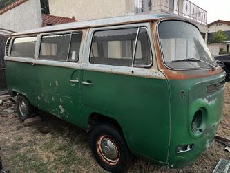 1971 VW Bus Deluxe