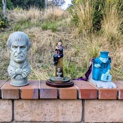Haunted Mansion Collectibles Bust Statue Spirit Stretching Portrait Disney 