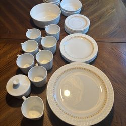 Vintage 1970’s Centura By Corning April Tulip Dish Set. 