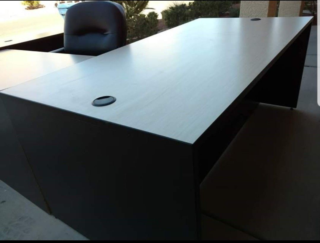 3-pc custom made office desk! Beautiful executive desk