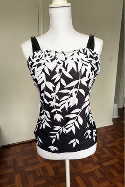 Women’s black and white leaves print swimsuit top size XL