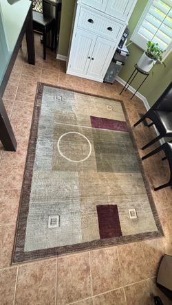 Sphinx area rug 5’3” x 7’9”