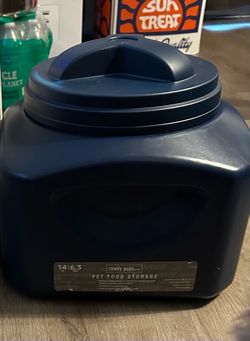 Animal food storage container