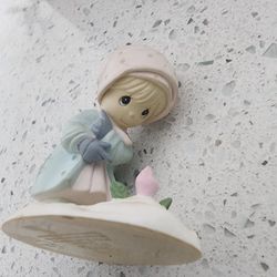 Precious Moments February Plastic Figurine Girl Snowy Flower Enesco 1989 2”