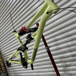 Brand new 2022 Specialized Status build
