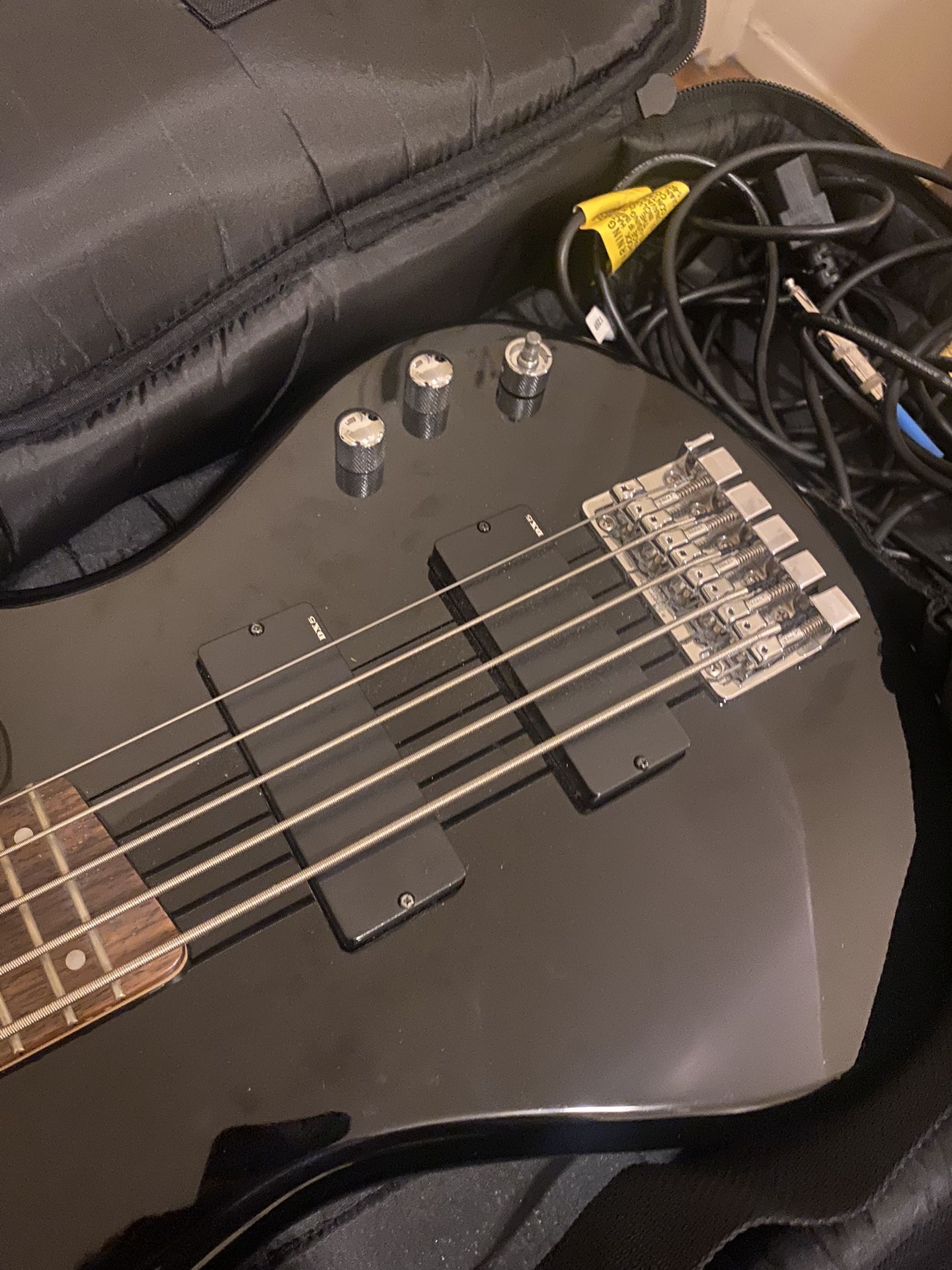 Guitar Base, Black, Soundgear By Ibanez. Case And Wires Included