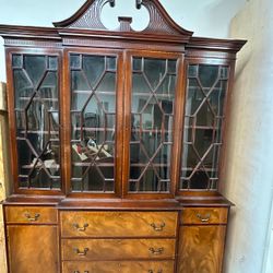Glass Cabinet With Adjuatable Shelfs