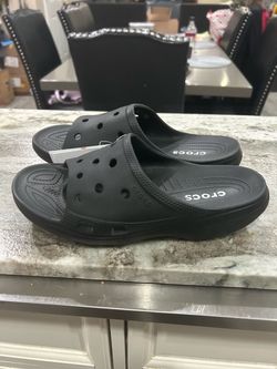 8M Black Crocs Slides