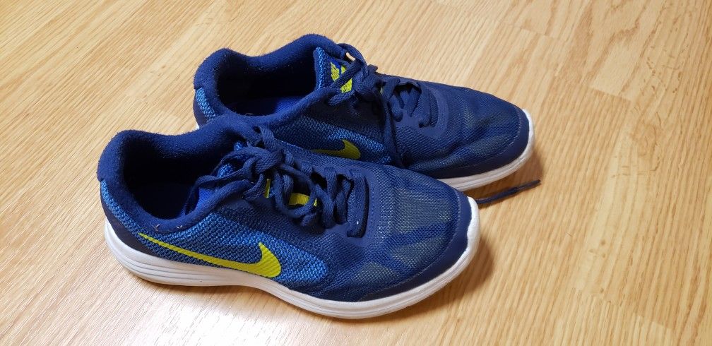 Nike Revolution 3 Youth Shoes/Sneakers 4.5 Youth