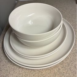 Oneida dish set