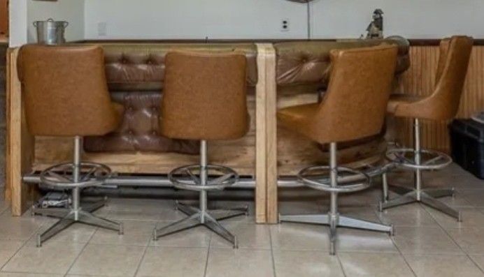 Bar With 4 Chairs