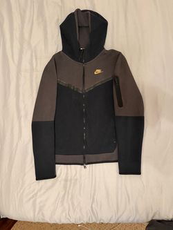 Nike Tech Fleece Full-Zip Jacket - Black/Dark Smoke Grey/Metallic Gold