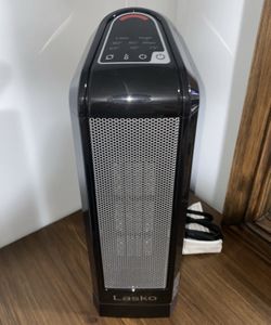NEW Lasko Oscillating Ceramic Heater 1500W Digital Thermostat, Clean & Powerful