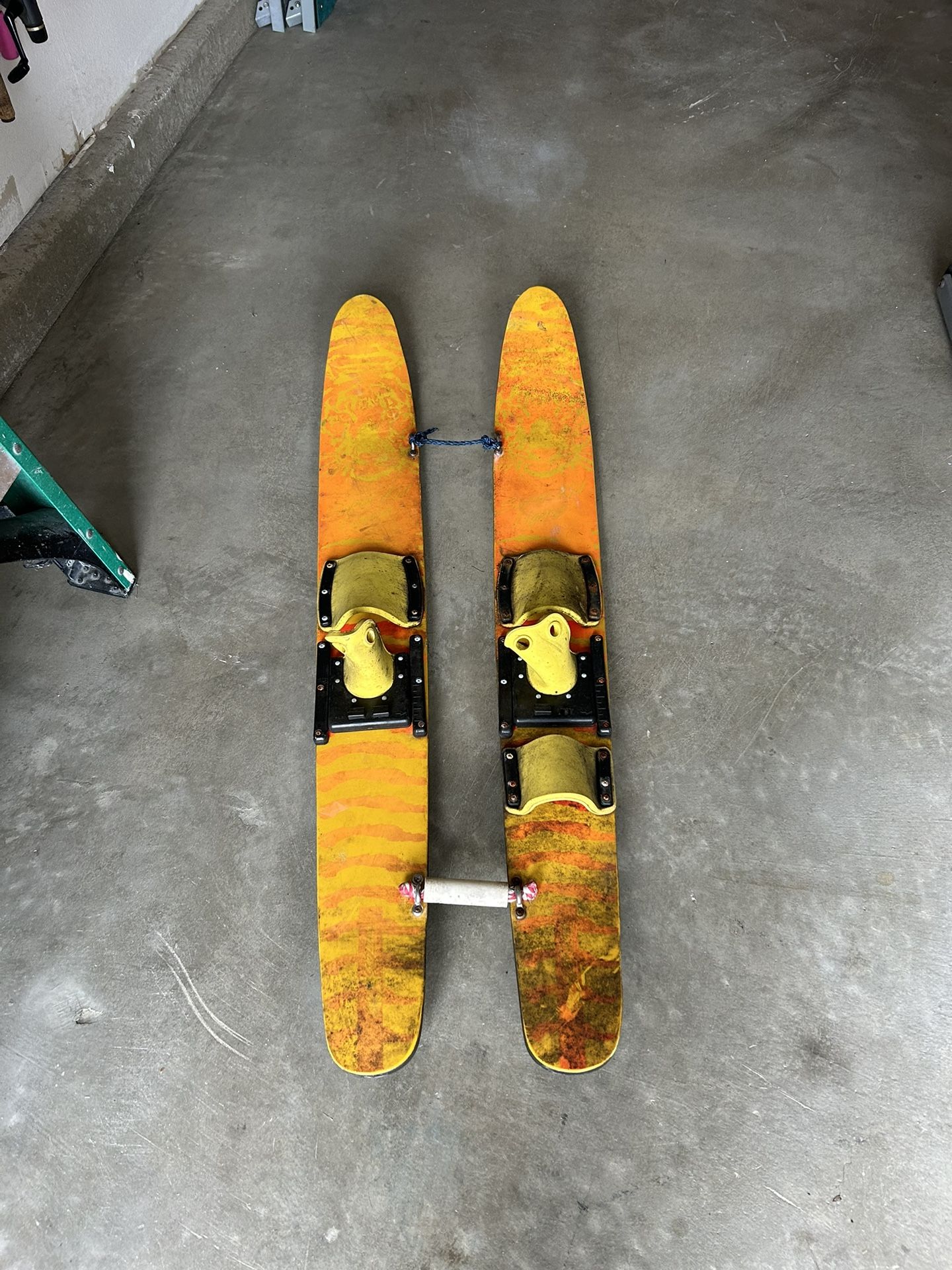 Boats skis