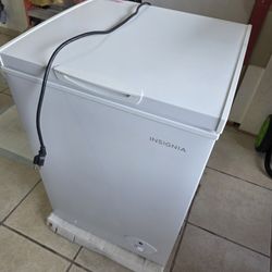 Insignia Cu Chest Freezer 