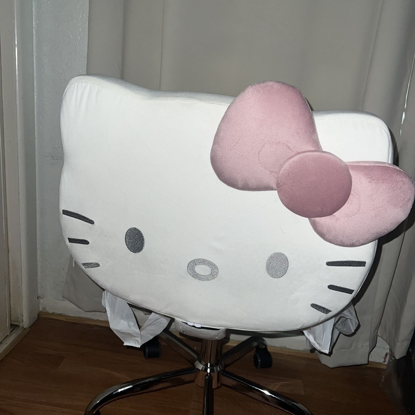 White Hello Kitty Chair 