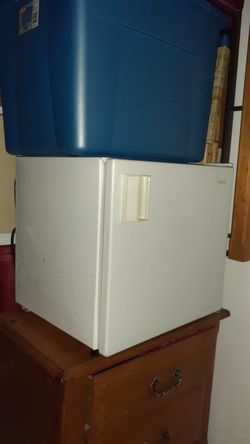 Personal Refrigerator White Mini Fridge with Freezer
