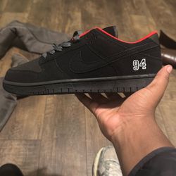 nike sb dunk low supreme