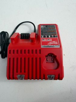Milwaukee M18/M12 charger