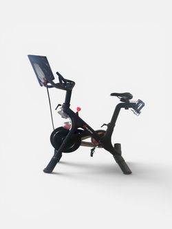 Like-New Peloton Bike (Gen 2) Bundle – Includes Weights & Women’s Size 8 Shoes!