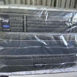 Brand new  pillow  top   King  size mattress and  box