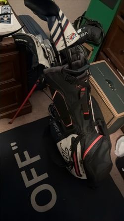 TITLE LIST GOLF BAG (clubs not included)