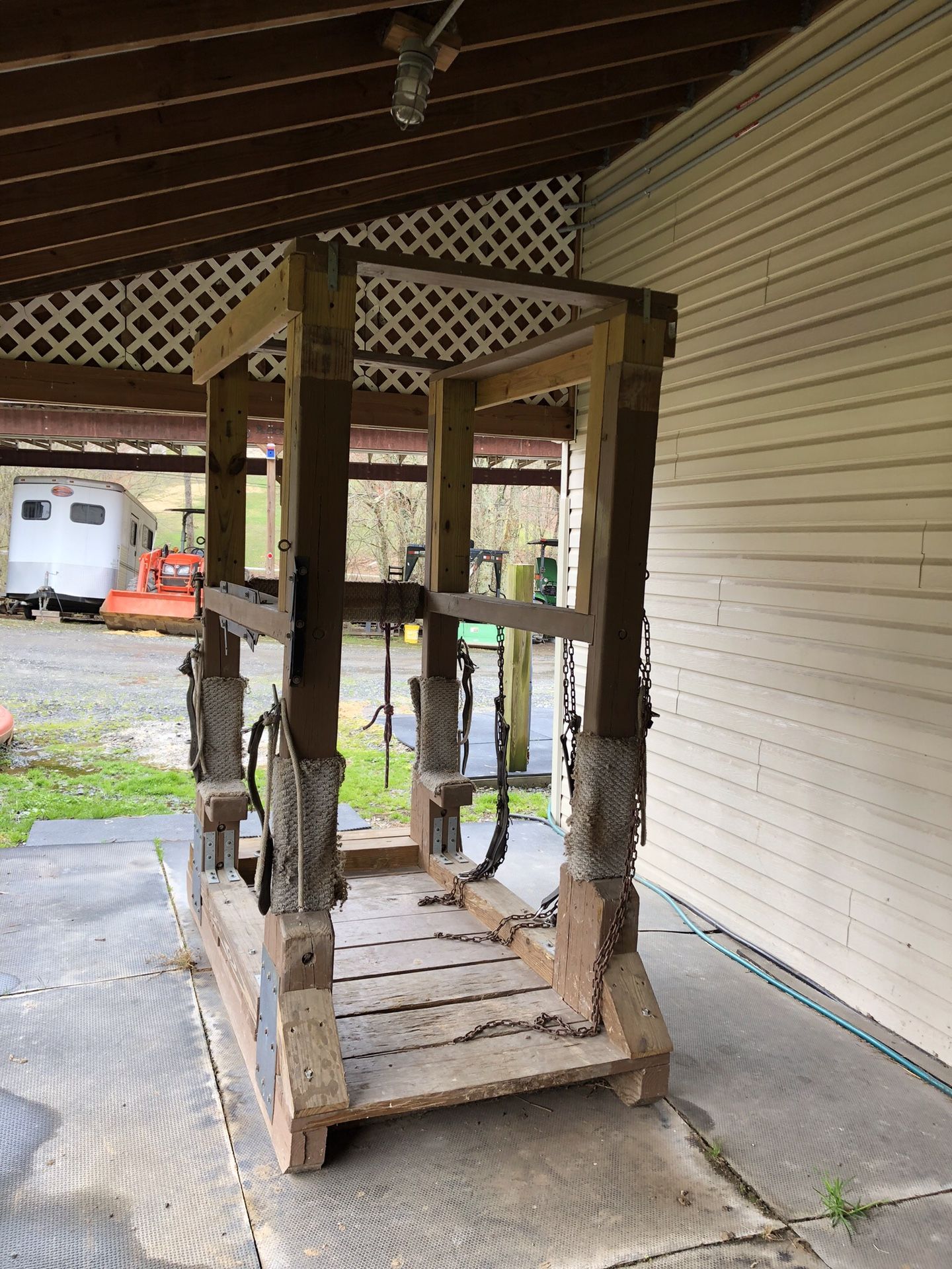 Draft size horse shoeing stocks for Sale in Hayesville, NC OfferUp