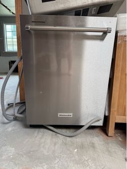 LIKE NEW DISHWASHER - KITCHENAID