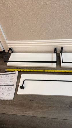White floating shelf set