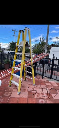 Excellent Condition Different Sizes Double Sided Heavy Duty Fiberglass Ladders 