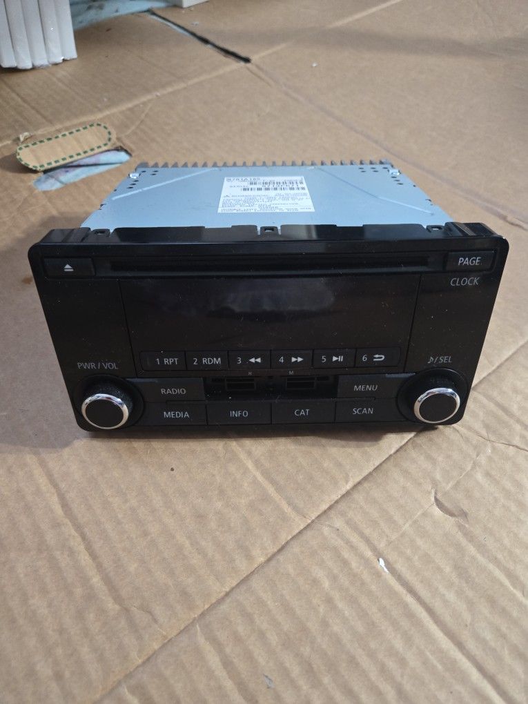 Mitsubishi Stock Car Stereo, CD, Mp3 Bluetooth Capapble,