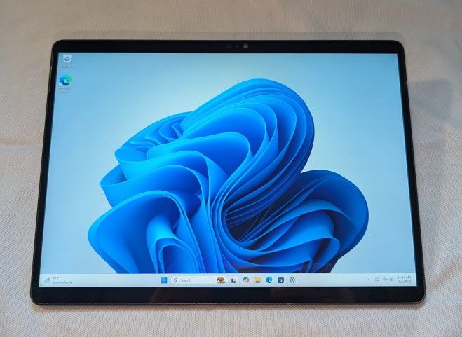 NICE MICROSOFT SURFACE PRO 8 WINDOWS TABLET i5 8GB RAM
