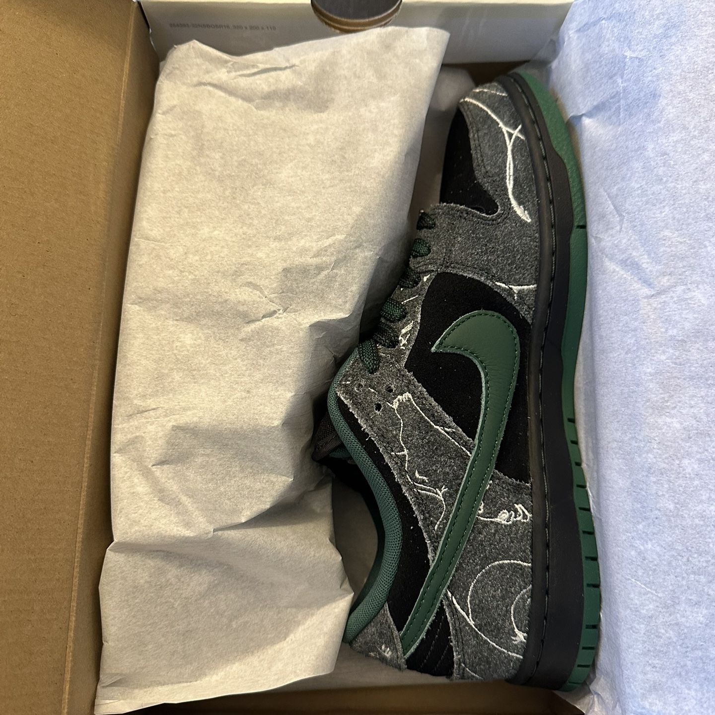 Nike SB Dunk Low There Skateboard 8.5M for Sale in Corona, CA 