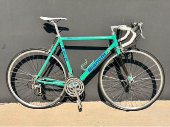 Bianchi Giro Road Bike in Classic Celeste Green