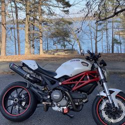 2011 Ducati Monster 796