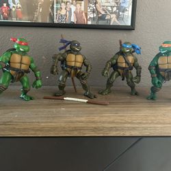 Teenage Mutant Ninja Turtles: Classic 4" Turtles 4-Pack Figure Bundle by Playmates Toys