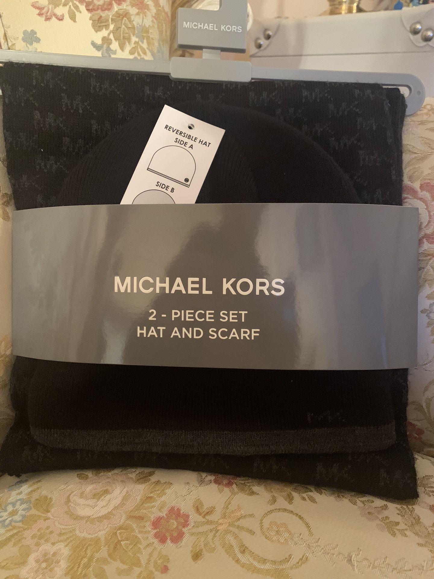 Michael Kors 2-Piece Set Hat And Scarf Monogram New With Tags
