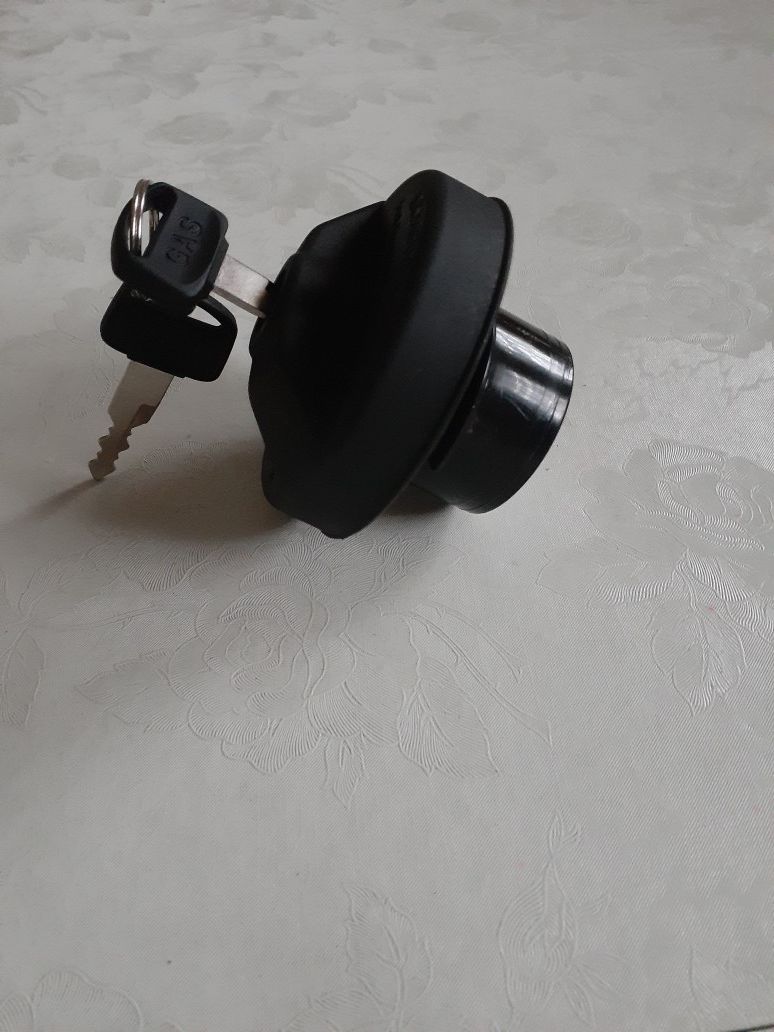 2005 Ford Escape locking gas cap