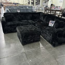 Corduroy Sectional  LAF Loveseat + RAF Loveseat + Corner Wedge + Cocktail Ottoman  Color: Black.    🔥  Seccional De 4 Piezas  Color Negro 