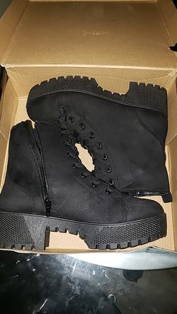 Brand new never worn 7.5 women